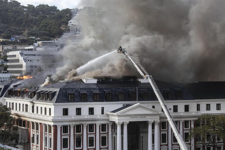 דרום אפריקה פרלמנט התחדשה שריפה