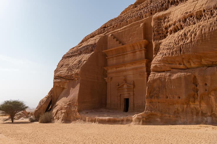 מבנה חצוב בסלע במדאאן סאלח