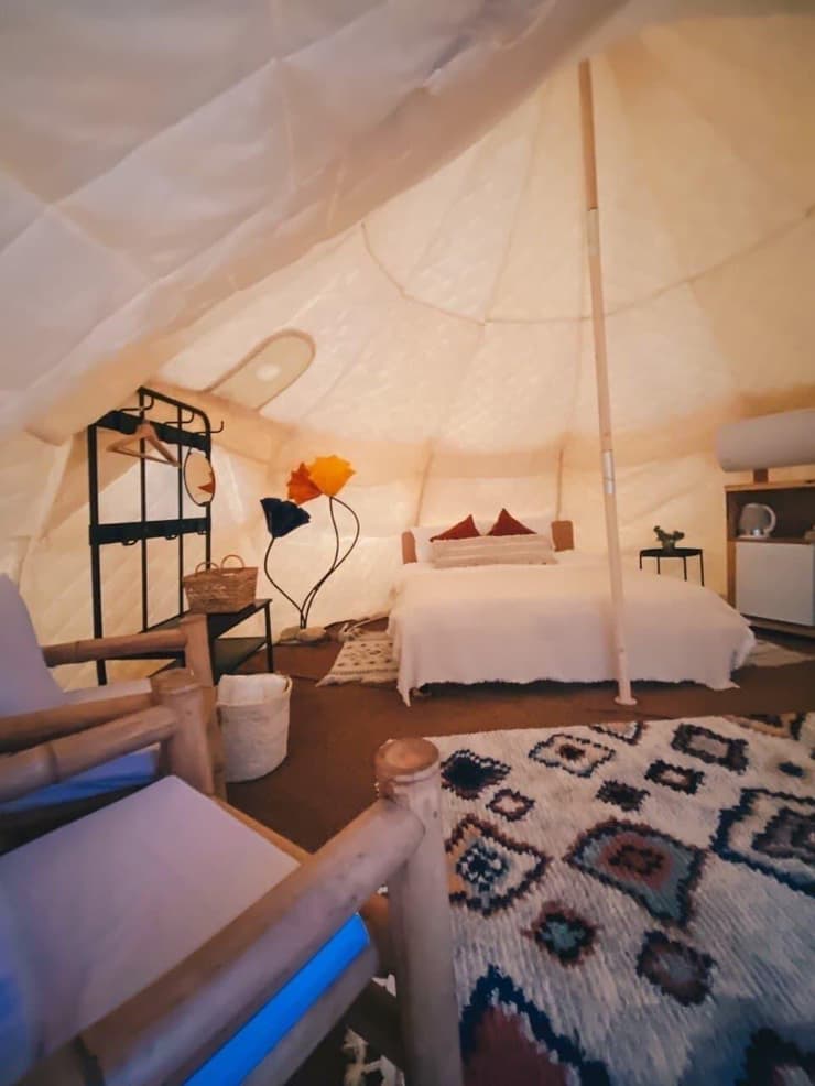 לישון באוהל בביוקר. גלמפינג 420, חוף קליה
