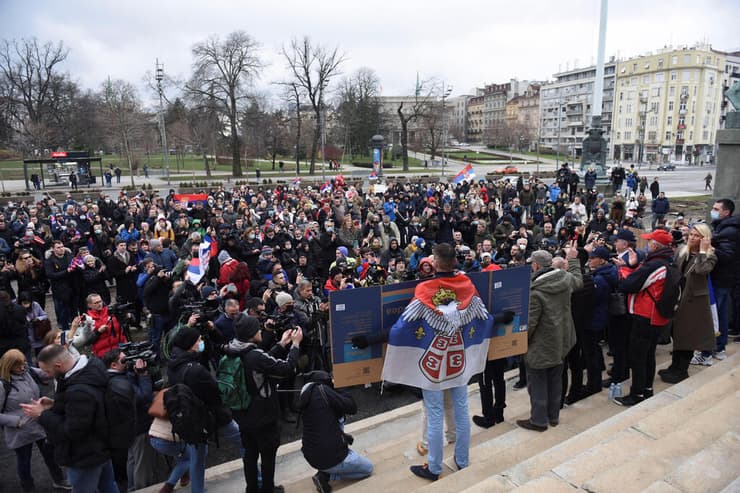 הפגנה ב בלגרד סרביה נגד אוסטרליה ובעד נובאק ג'וקוביץ' 