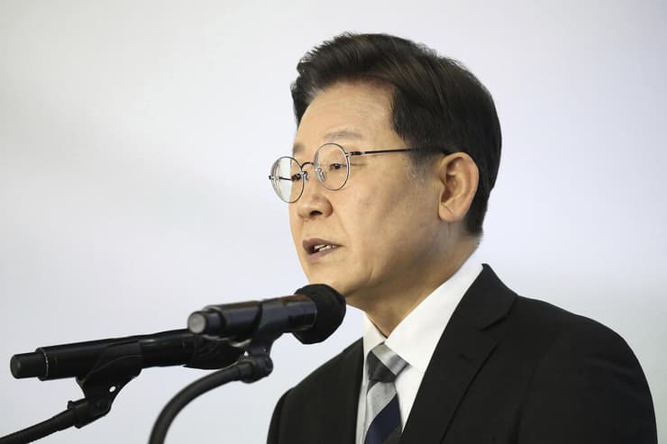 לי ג'אה מיונג מועמד לנשיאות בחירות ב דרום קוריאה