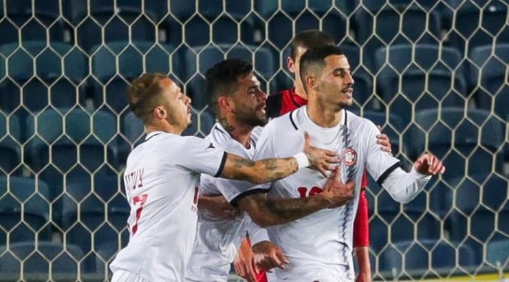 שחקני הפועל רמת גן עם מיקו ממן. "בתקופה יפה"