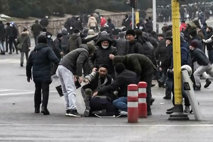 עימותים הפגנה מהומות ב אלמטי ב קזחסטן 