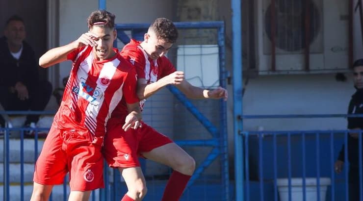 שחקני הפועל תל אביב חוגגים