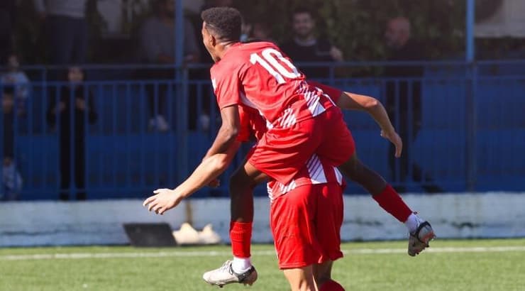 שחקני הפועל תל אביב חוגגים