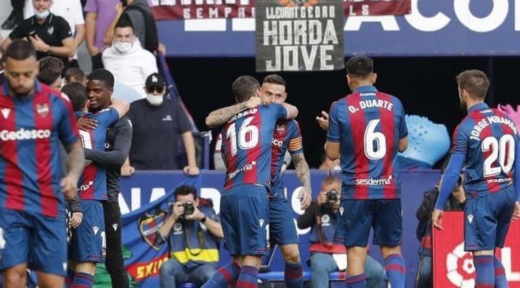 שחקני לבאנטה חוגגים (La Liga) שחקני לבאנטה חוגגים