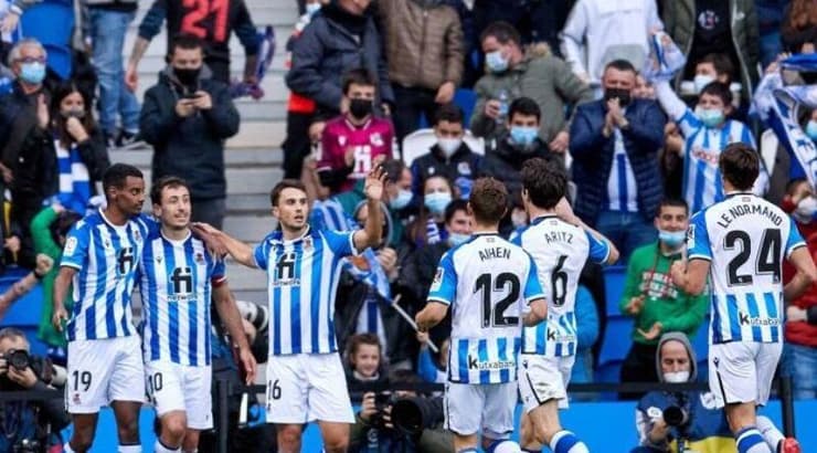 שחקני ריאל סוסיאדד חוגגים (La Liga) שחקני ריאל סוסיאדד חוגגים