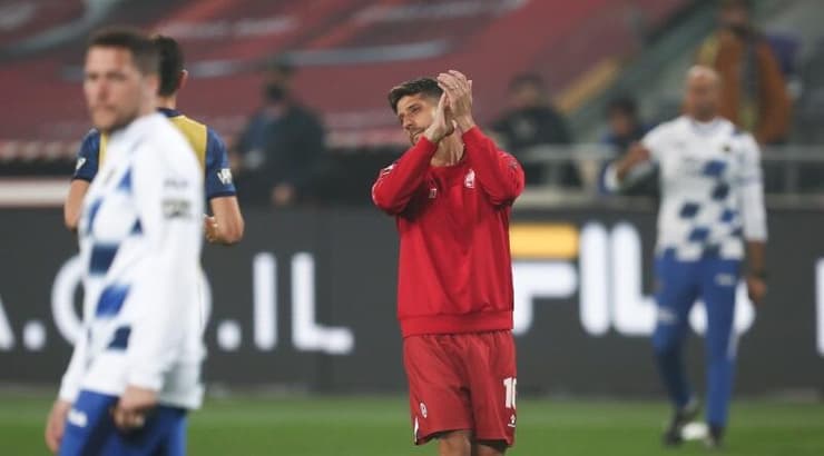 דור מיכה מודה לאוהדי מכבי ת"א שמעודדים אותו