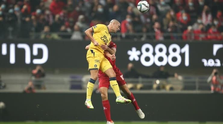 טל בן חיים ואיתן טיבי במאבק אווירי