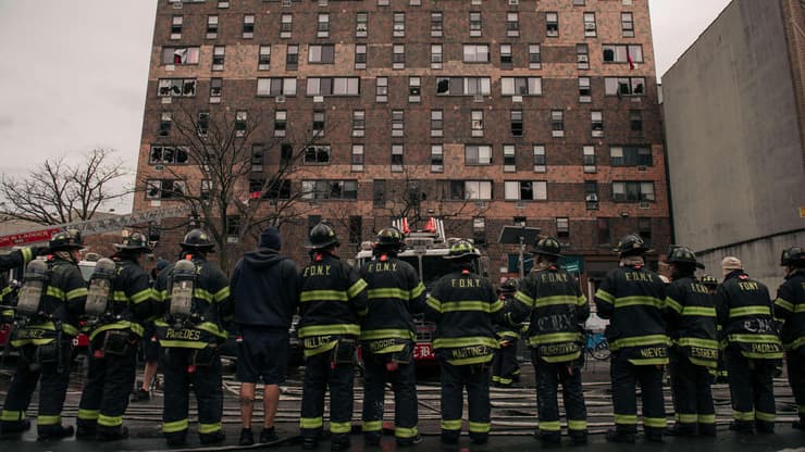 הרוגים בשריפה בבניין מגורים בניו יורק