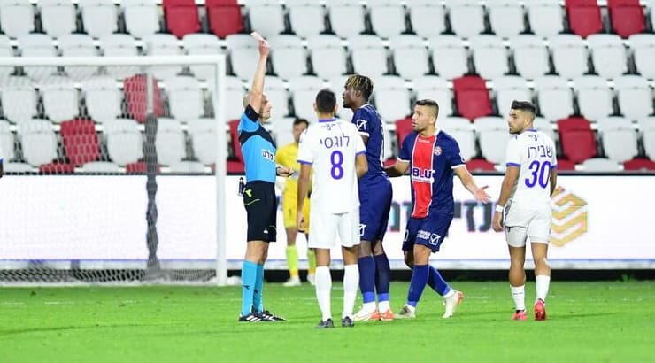 דיוויד אקווה מורחק