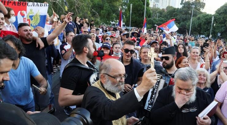 אוהדים מחוץ למלון של נובאק ג'וקוביץק (רויטרס) אוהדים מחוץ למלון של נובאק ג'וקוביץק