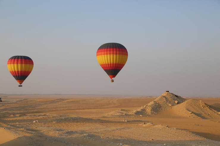 כדורים פורחים במדבר דובאי (Dubai's desert), איחוד האמירויות
