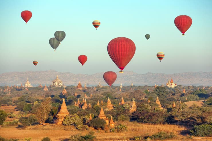 כדורים פורחים בבאגאן (Bagan), מיאנמר