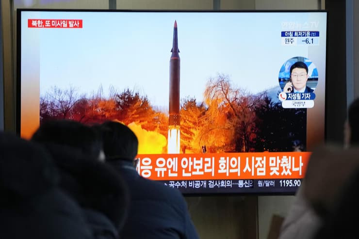 תחנת רכבת ב סיאול דרום קוריאה דיווח על שיגור טיל בליסטי של צפון קוריאה