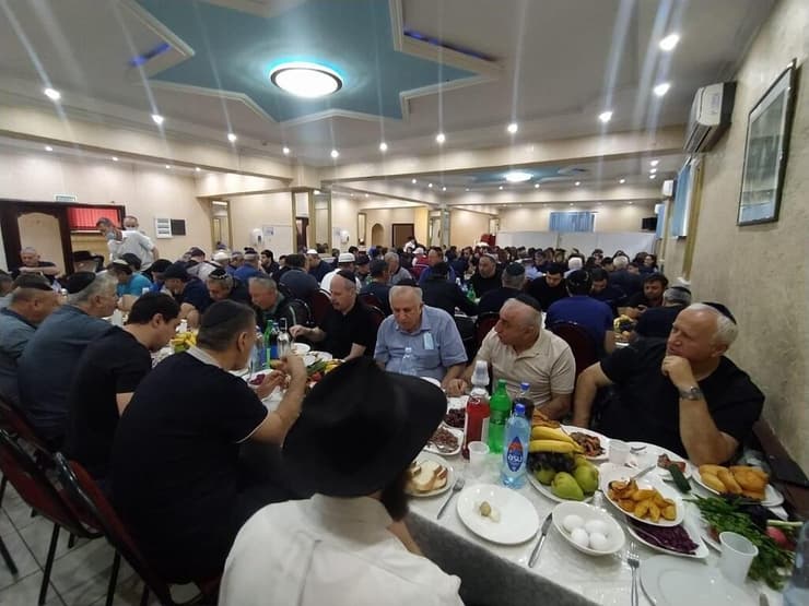 סעודת מצווה בקהילה היהודית הקזחית