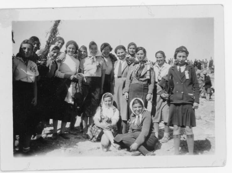 ט"ו בשבט 1934 בחוות הפועלות, שכונת תלפיות בירושלים