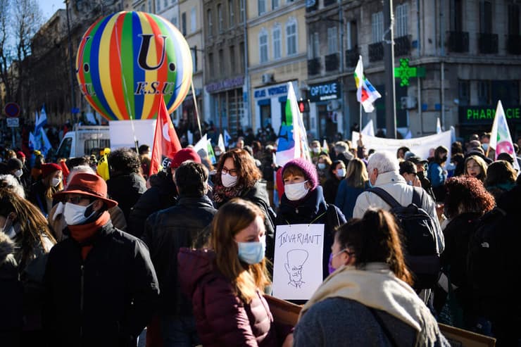 מורים ב צרפת שביתה בבתי הספר מחאה נגד שר החינוך ז'אן מישל בלנקר