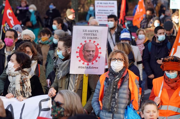 מורים ב צרפת שביתה בבתי הספר מחאה נגד שר החינוך ז'אן מישל בלנקר