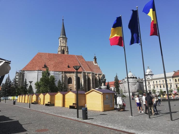 ג'ינג'י מגלה את רומניה הכיכר המרכזית Piata Unirii