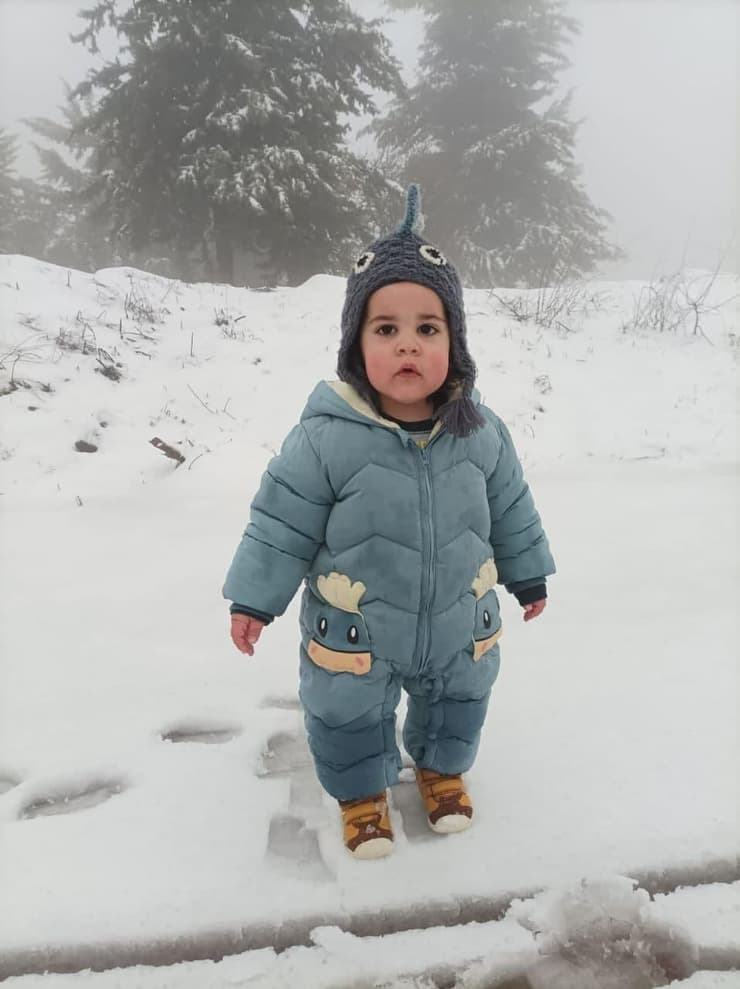 השלג הראשון של ראם אריאל יפרח מקיבוץ אל רום שבצפון הגולן