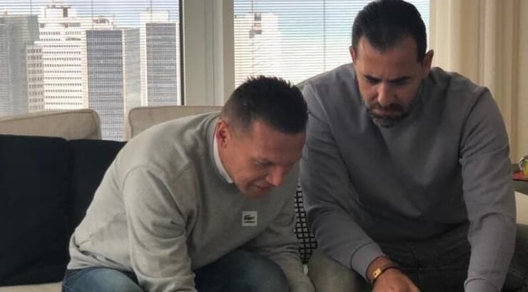 דודו דהאן וברק בכר במעמד החתימה (האתר הרשמי של מכבי חיפה) דודו דהאן וברק בכר במעמד החתימה