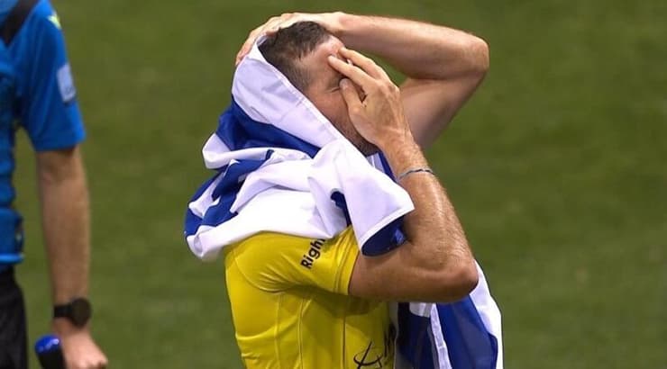 תומר חמד חוגג במדי ווילינגטון פיניקס (צילום מסך) תומר חמד חוגג במדי ווילינגטון פיניקס