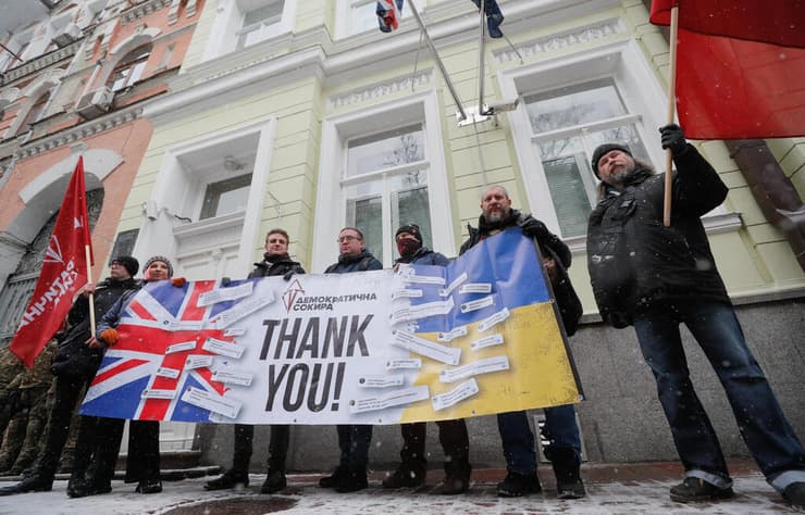 אוקראינה פעילים מודים ל בריטניה על העברת נשק