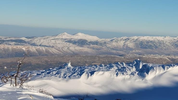 פסגת החרמון לכיוון הרי השוף בלבנון