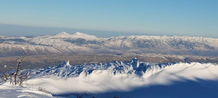 פסגת החרמון לכיוון הרי השוף בלבנון