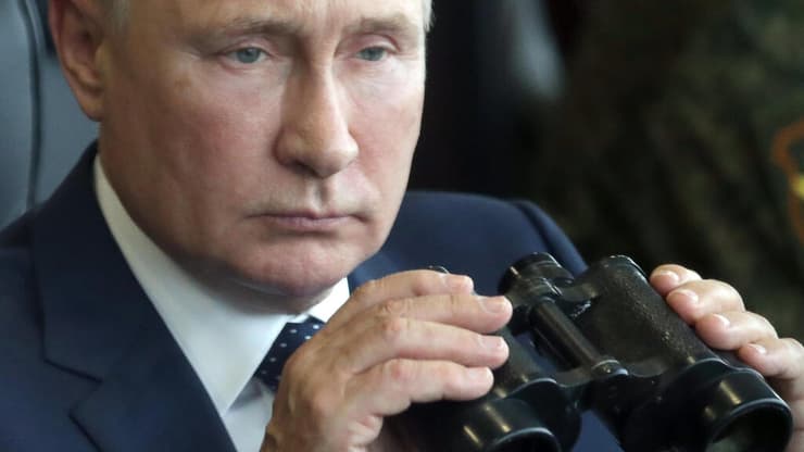נשיא רוסיה ולדימיר פוטין צופה ב תרגיל של צבאות רוסיה ו בלארוס ב ספטמבר 2021