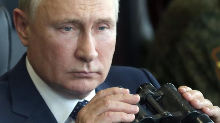 נשיא רוסיה ולדימיר פוטין צופה ב תרגיל של צבאות רוסיה ו בלארוס ב ספטמבר 2021