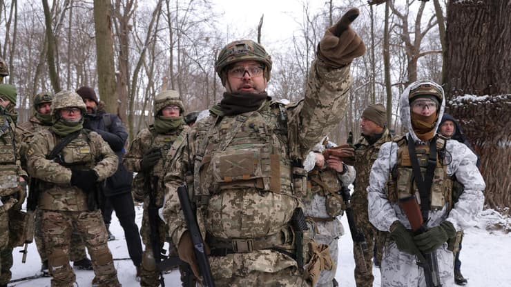 אזרחים שהתנדבו לצבא אוקראינה ב תרגיל 