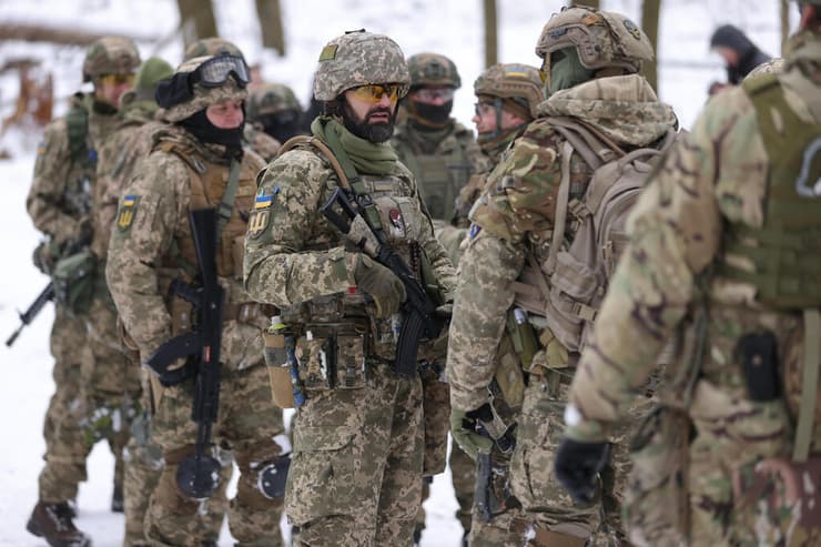 אזרחים שהתנדבו לצבא אוקראינה ב תרגיל 