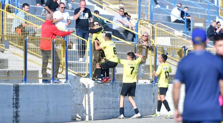 שחקני בית"ר חוגגים (חגי מיכאלי) שחקני בית"ר חוגגים