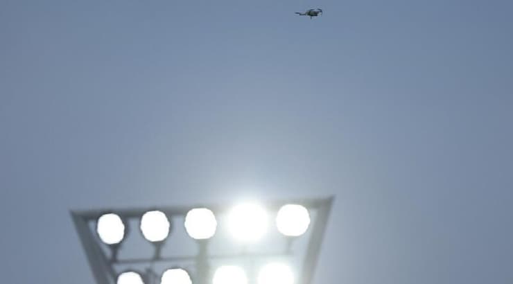 הרחפן מעל המגרש (רויטרס) הרחפן מעל המגרש