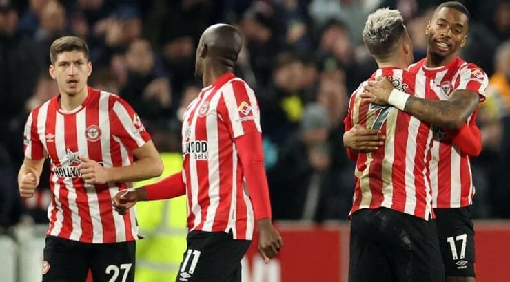 שחקני ברנטפורד חוגגים (רויטרס) שחקני ברנטפורד חוגגים