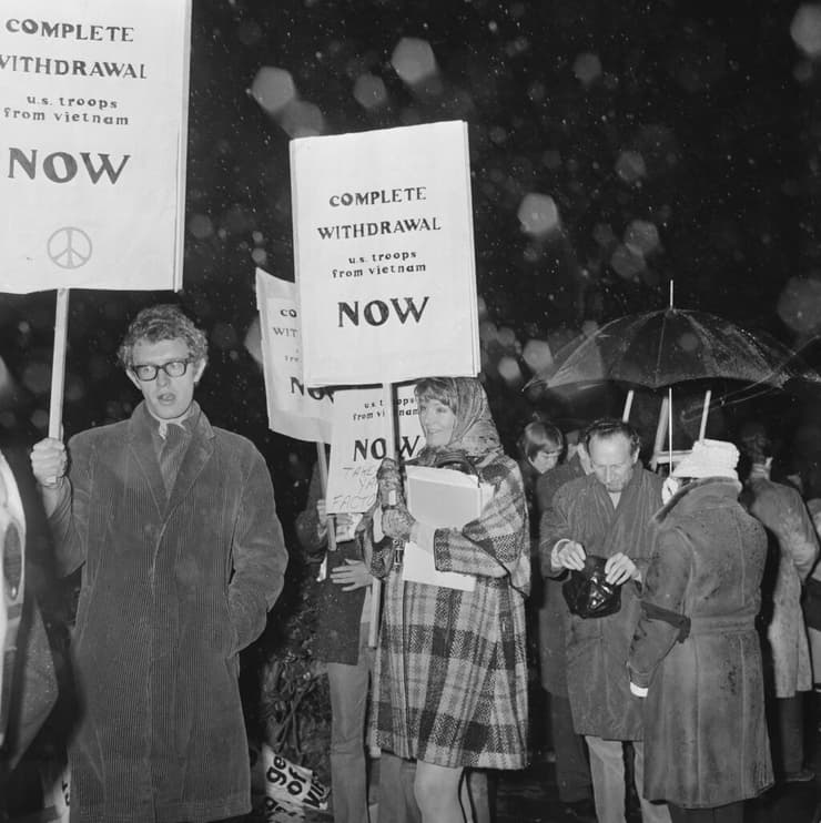 ונסה רדגרייב בהפגנה נגד מלחמת וייטנאם, 1969