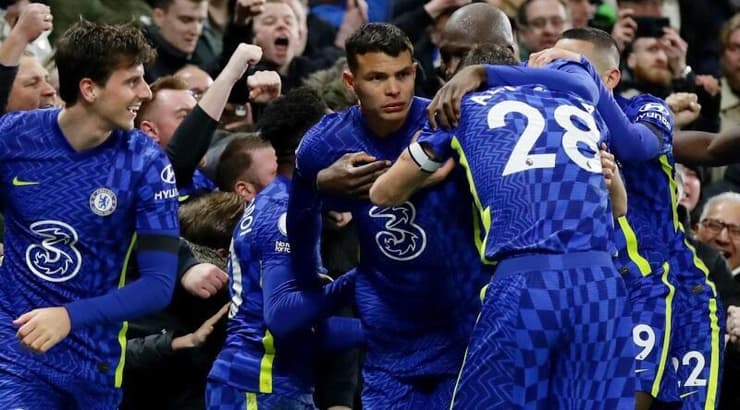 טיאגו סילבה חוגג עם שחקני צ'לסי