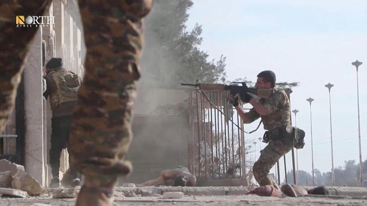 סוריה לוחמים כורדים מחפשים מחבלי דאעש פריצה ל כלא א סינא