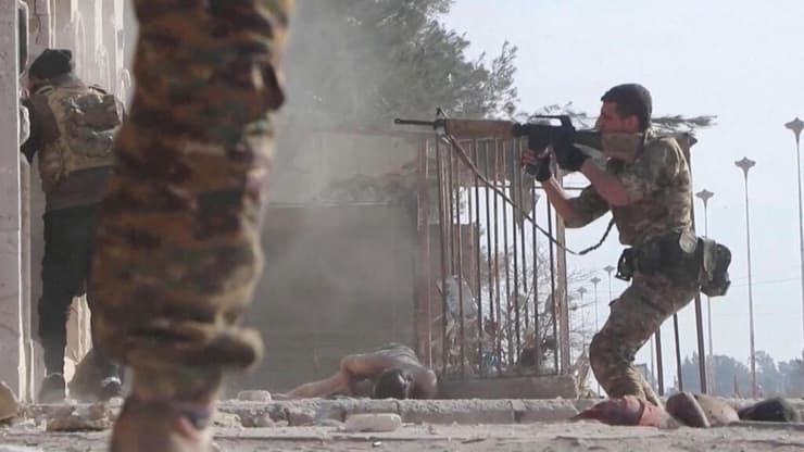 סוריה לוחמים כורדים מחפשים מחבלי דאעש פריצה ל כלא א סינא