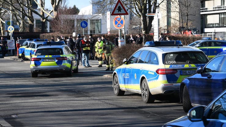 כוחות משטרה ליד אוניברסיטה היידלברג גרמניה אירוע ירי