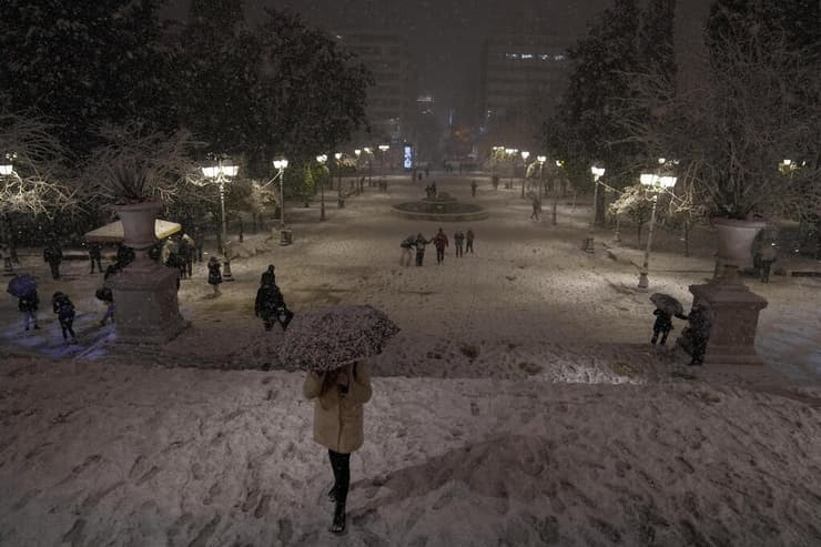שלג כבד ב אתונה יוון