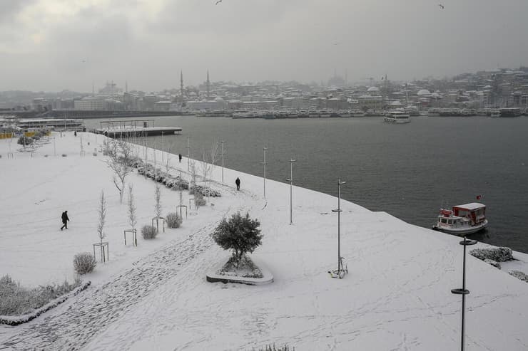 שלג כבד ב איסטנבול טורקיה