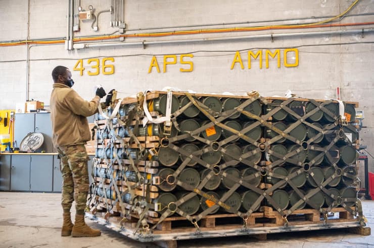 צבא ארה"ב נשק אמריקני לקראת העברה ל אוקראינה