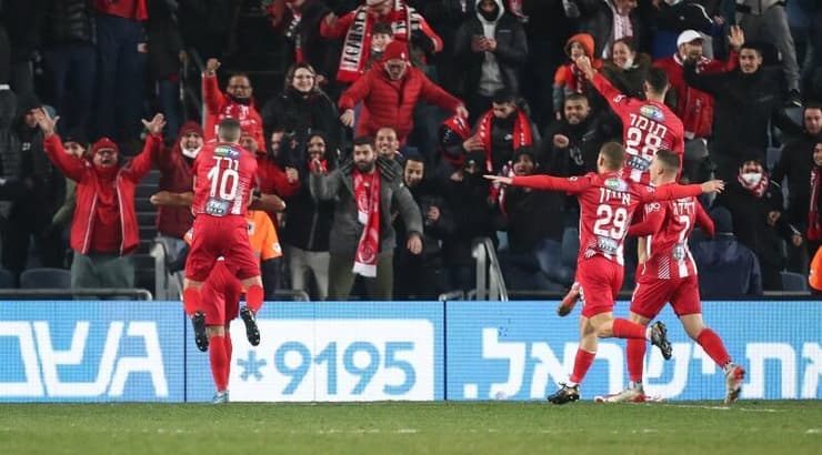 שחקני הפועל ת"א חוגגים (רדאד ג'בארה) שחקני הפועל ת"א חוגגים