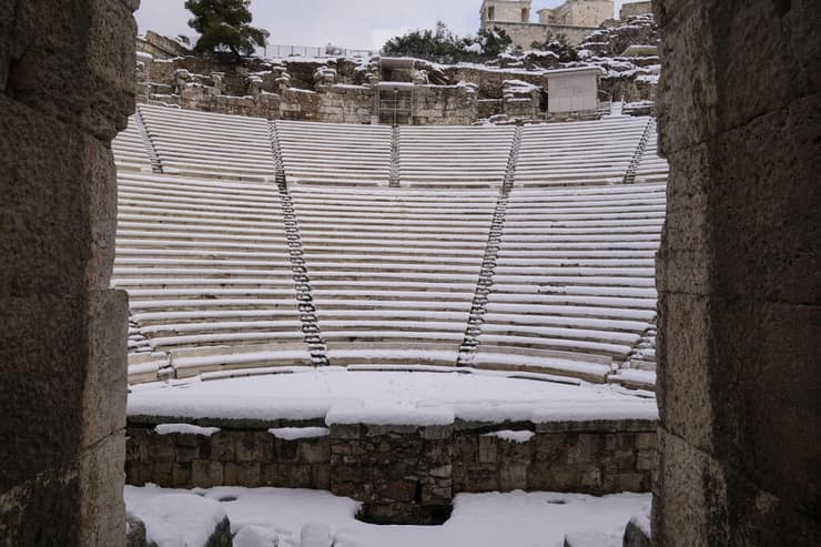יוון אתונה סופה אלפיס שלג 
