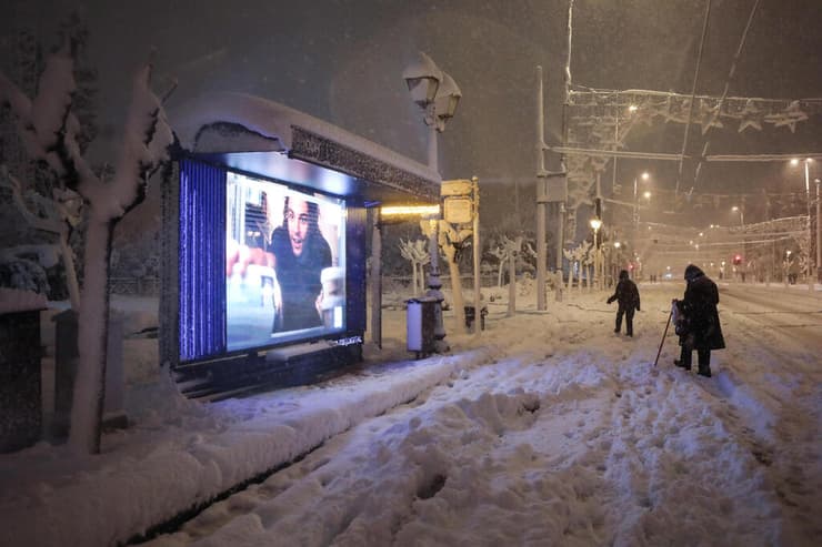יוון אתונה סופה אלפיס משחקים ב שלג 