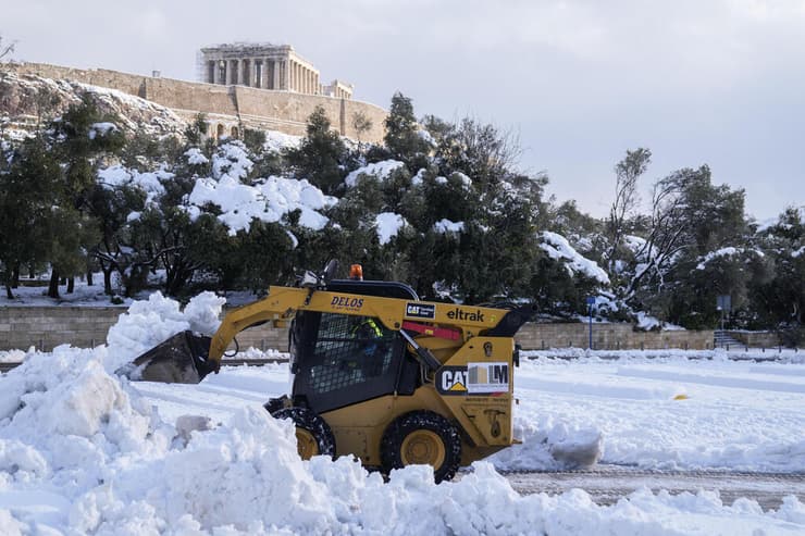 יוון אתונה סופה אלפיס שלג 
