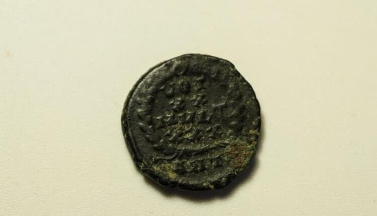 מטבע עתיק משנת 365 או 364